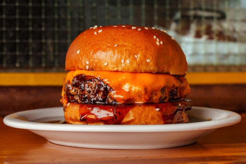 Hamburguer Pony Line, do Holy Burger, produzido com carne Dry Aged da Matura Meat (DIvulgação)