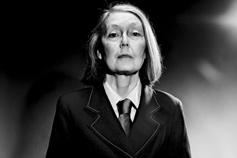A escritora canadense Anne Carson, vencedora do Nobel de Literatura 2026 (Jeff Brown/Divulgação)
