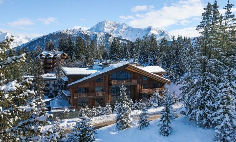 Exterior do chalé La Flèche, novidade do Cheval Blanc Courchevel (foto: Nicolas Ley)