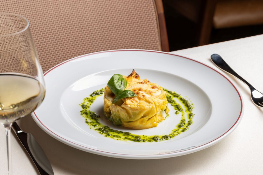 Lasanheta com batata, vagem, molho bechamel, pesto e pinoli faz parte da seção de massas frescas do menu (Divulgação/Bruno Geraldi)