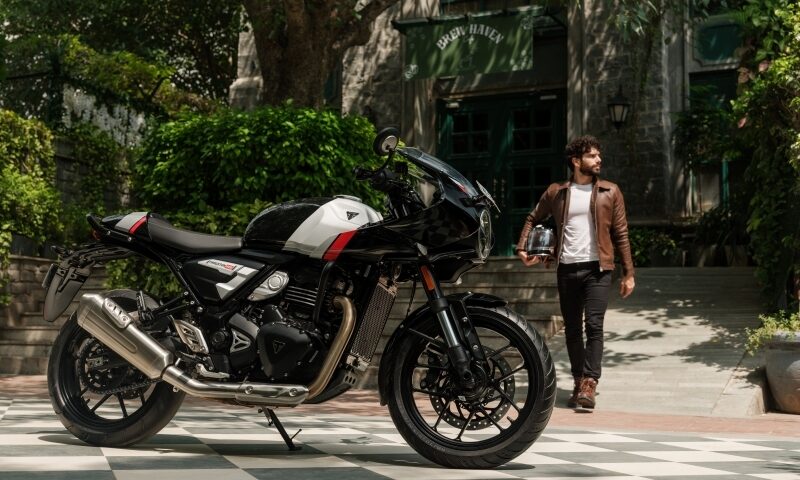 Triumph Thruxton 400 (divulgação)