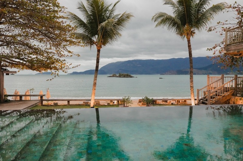 Piscina com vista para o mar do TW Guaimbê (divulgação)