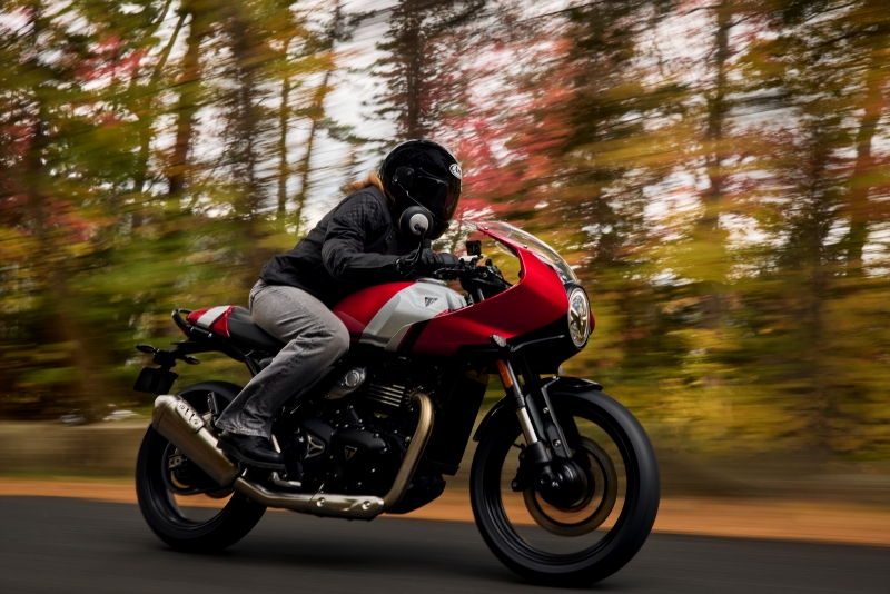 Thruxton_400_OE_MY26_05291_JP