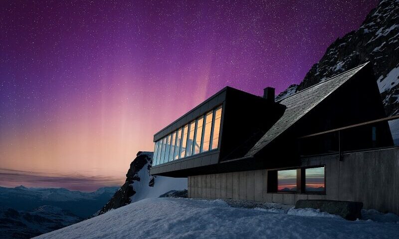 A Cabane Tortin com vislumbre da Aurora Boreal (foto: Albretch Voss/divulgação) Richard Branson