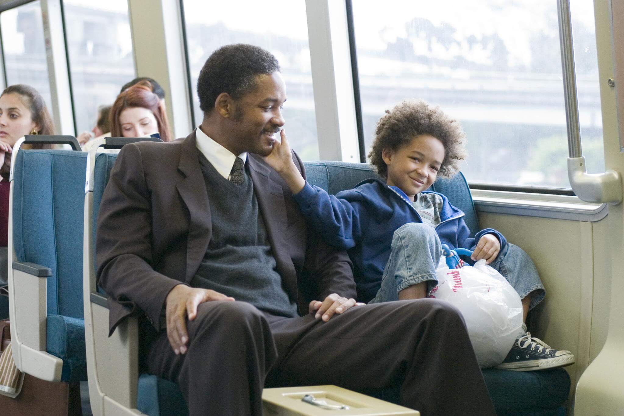 still-of-will-smith-and-jaden-smith-in-the-pursuit-of-happyness-2006-large-picture1  - VERSATILLE